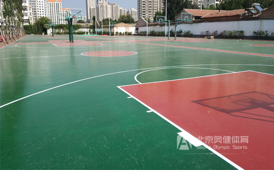 標(biāo)準(zhǔn)塑膠籃球場(chǎng)施工多少錢